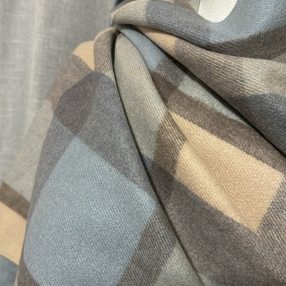 EUC Pretty Persuasions Scarf-Large 27x70-Blue/Beige/Brown Plaid-Soft Poly Blend - Picture 3 of 15